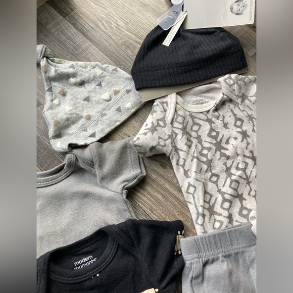 Gerber Modern Moments Newborn/0-3M Bundle - Picture 4 of 7